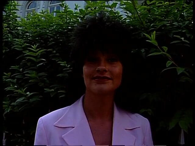 Lucky Cooch: Brunette milf making her statement