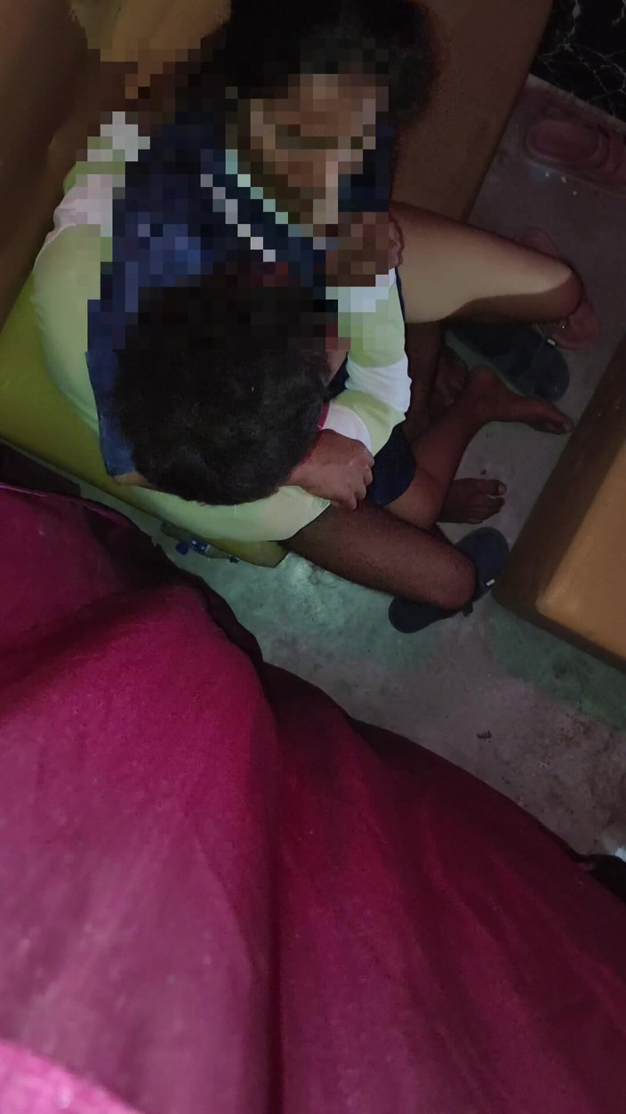 Arjun family porn: Ateşli Hintli evli kadın kocasının en iyi arkadaşı tarafından sikiliyor