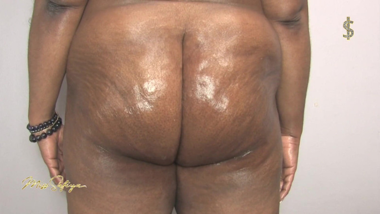 Miss-Safiya: Un gros cul huileux se trémoie et se serre - vidéo...