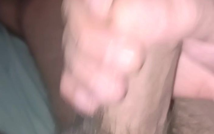 sexytoyboy: Rekaman seks cewek amatir lagi asik ngocok kontol sampai dicrot...
