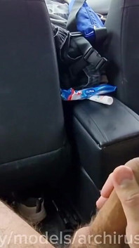 Ho scopato un culetto stretto in un taxi con un cazzo di pietra dura! Un sacco di sperma! un'esclusiva bollente!