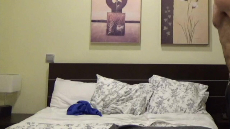 BAREBACKERS FROM LONDON: Matur E Boy Fucking Bareback in the Bed