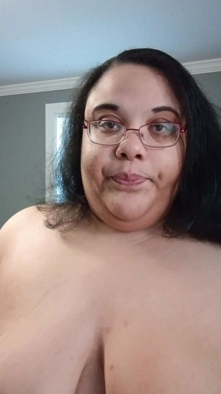 Jessica pigslut: Napychanie mojej twarzy babeczkami podczas nagiego