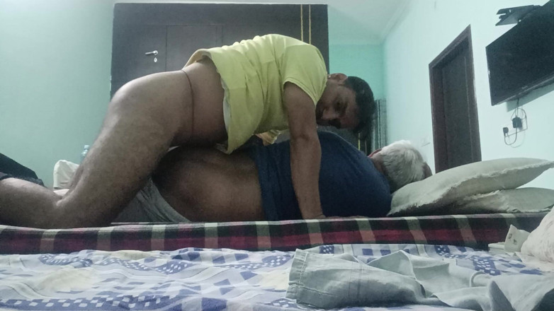 Rajasthani-old-lover: Indičtí desi chlapci mají sex se sousedem nevlastním otcem a...