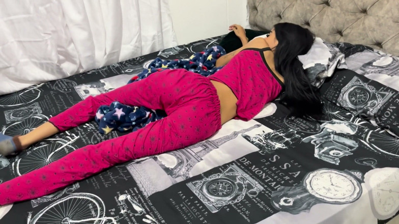 Saritta Hott: Dışarı çıkmak için makyaj yapıyorum ama seksi bir sikişiyorum