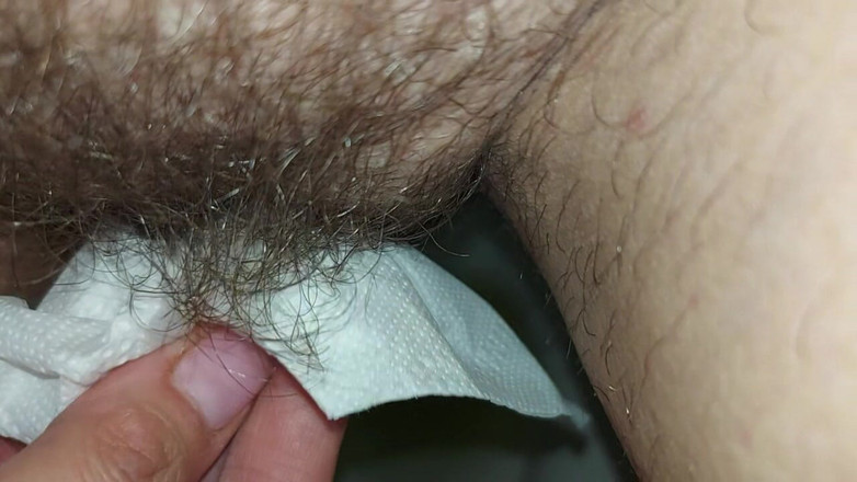 GinnaGg: Ich Habe in Die Toilette Gepinkelt