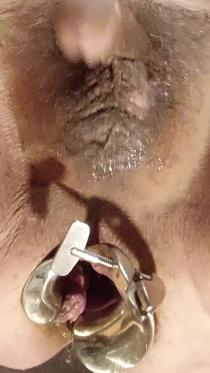 Dildo Man and Cross Hard Sex: Espéculo vaginal, vibrador monstro e porra!