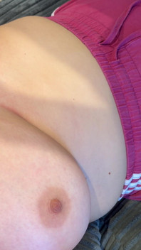 Lucky Hookup pieprzy moje piersi i zakrywa moje cycki w swojej spermie