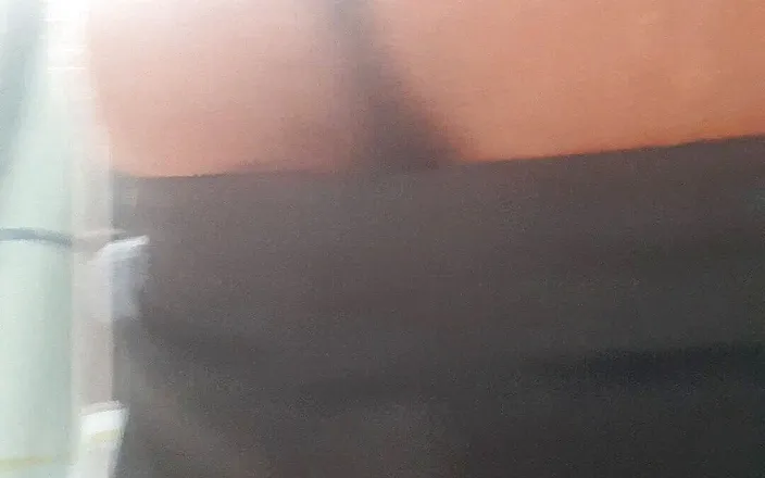 Allezbaisemoi: Showing off my hairy ass