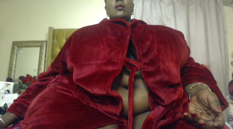 Legendary Booty Overdose: SSBBW 스트립과 후장 박수