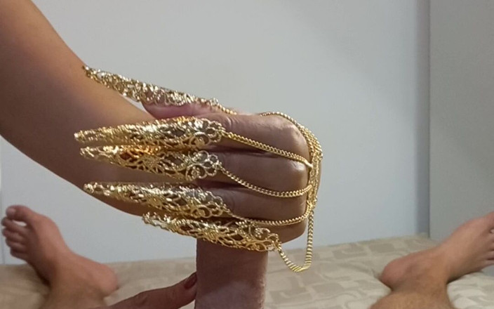 Handjob Passion: Ghearele mele aurii prădătoare îți înnebunesc pula - tachinare cu labă și orgasm intens...