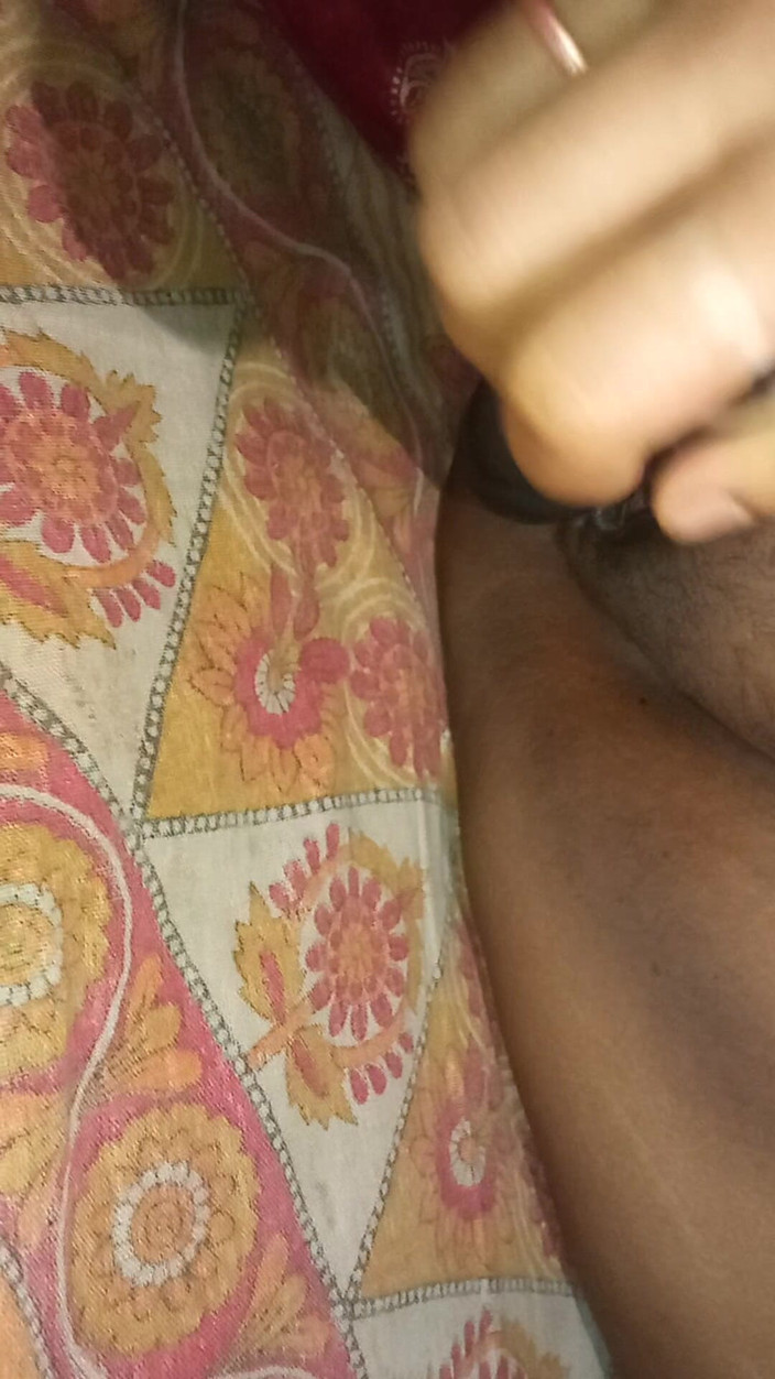 Raja puja: Desi indická bhabhi stříká. Tvrdé šukání manžela a robertka