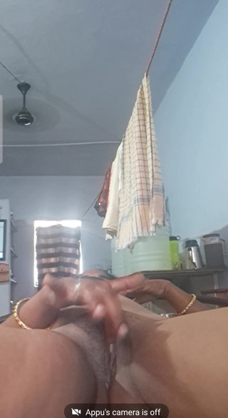 Jayaselvi: Tamil ciocia palcówka i oddawanie moczu