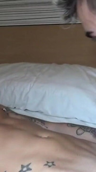 David biedt Sonj Buddy aan om hem te pijpen als hij wakker wordt