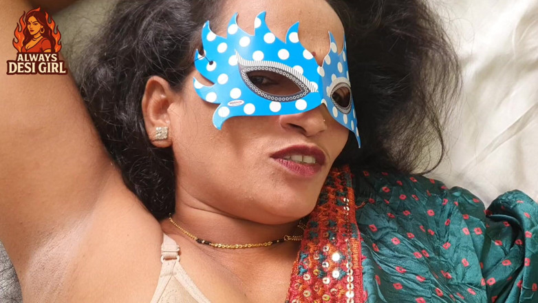 Always desi girl: Vrouw alleen thuis zien, diepe hardcore neukpartij