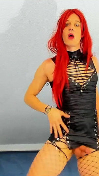 Ruda Pani Crossdresser tańczy, dokucza i głaska