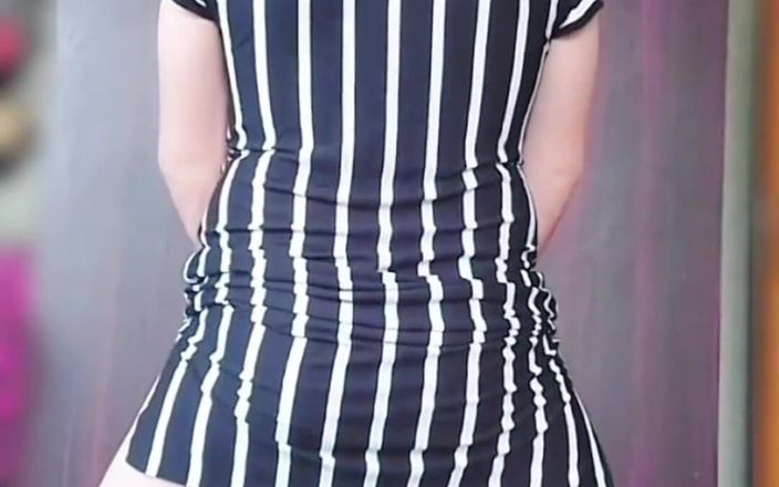 Kitty_Cross: Sinh viên hoạt náo viên mông to mặc đồng phục với...