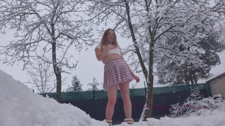 Lily, Goddess of Desire: Little Slut Masturbates Outdoors Puts Ice in Pussy