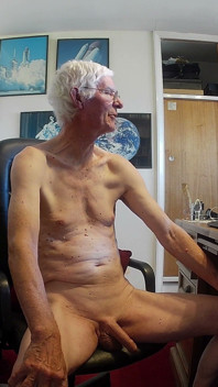 Chevaucher un gode bite avec éjaculation en direct