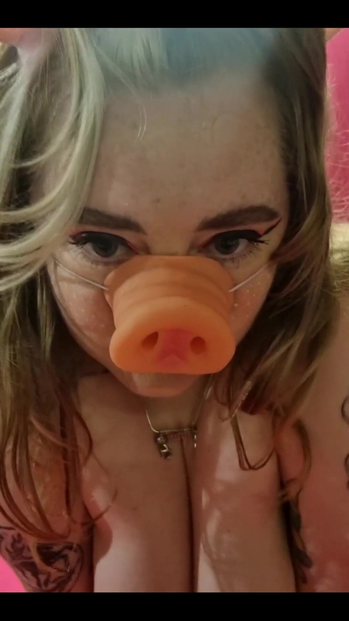 Bunny Royle: Sexig fröken Piggy Bigg tuttar bröst