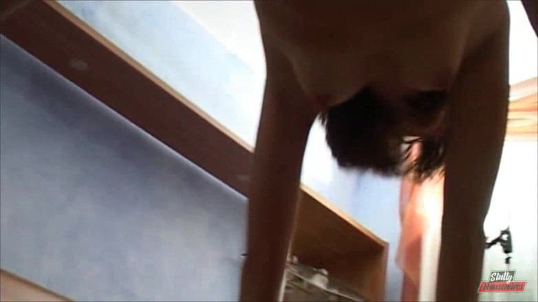 Vere Casalinghe Italia.: Brunette with natural tits gets fucked by hard dick