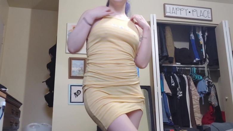 lilredvelvettt: Probándome todos mis vestidos