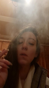 Deviens ma petite salope qui adore la fumée