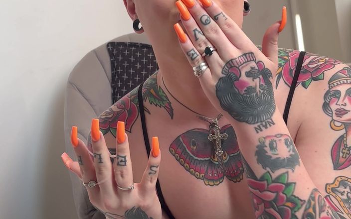 mothplayboy: Femboy çoraplara boşalıyor