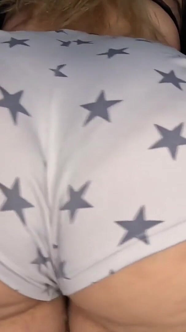 She Loves to Show Her Delicious Ass! Stepmother Bouncing Her Buttocks (Soraya Culona)