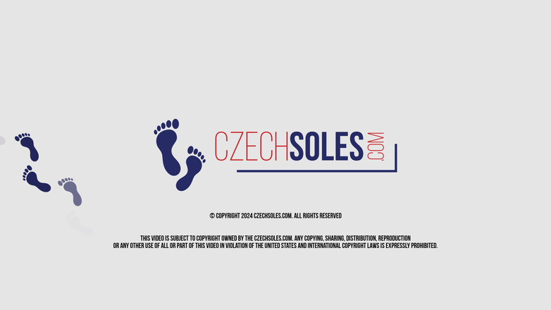 Czech Soles - foot fetish content: Sıcak bir yaz gününde düzlüklerde yalınayak