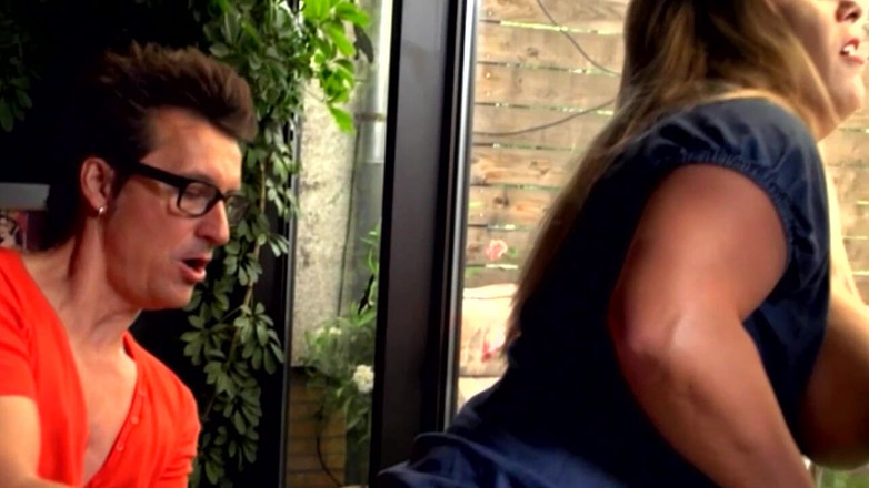 Deutschland porn: Manželka s velkými přírodními kozami saje manželovo péro a je...