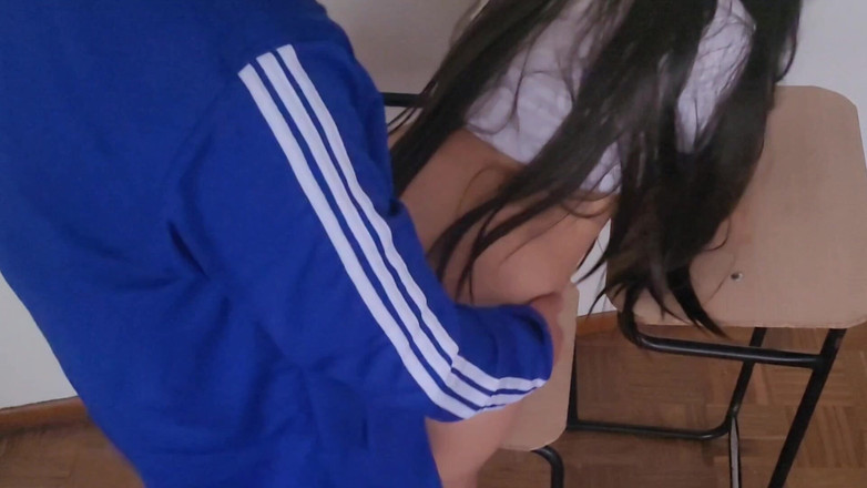 Astrid Cute: 最害羞的女孩是最大的妓女！我们躲在教室里只是为了做爱！第2部分