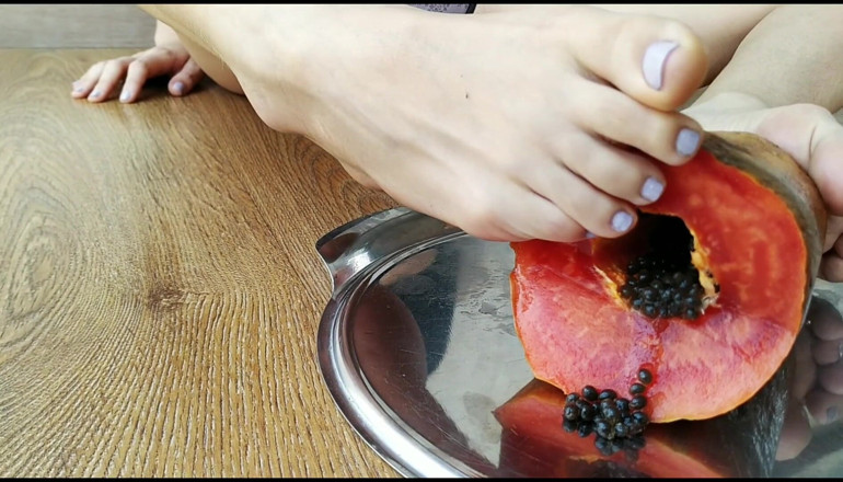 Clios Hot World: Crushing a papaya with naked feet and licking clean