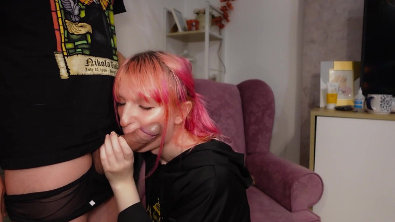 MySchoollife TS: Ung Sissy gillar verkligen att suga kuk!