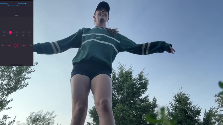 Nadia Foxx: 내 무성한 위험한 트레일 산책!