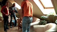 DEUTSCHLAN PORNO XXX: Горячие молодые жены в тройничке и куколд, подборка