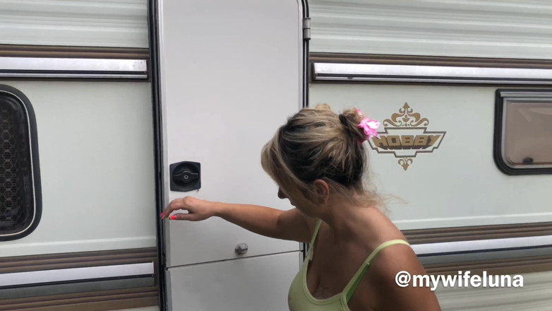 My Wife Luna: Quando si acquista una roulotte deve essere provato