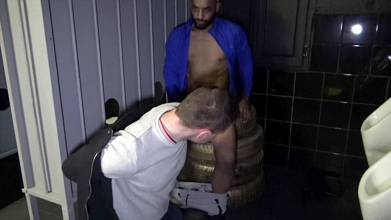 MALIK THE ARAB FUCKER XXL: Трахав тахар без презерватива в громадських туалетах