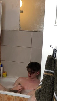 Skinny Boy Jerks off in the Shower