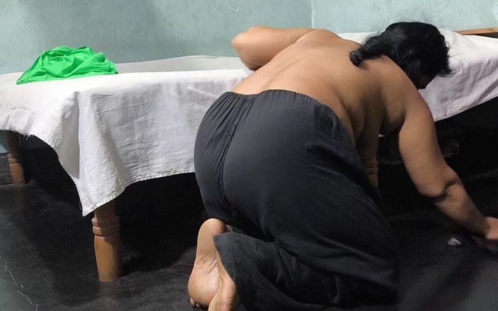 SAFI-SEXY: Cumnata mea curățenie acasă am îmbrățișat-o și am început să o fut în cur