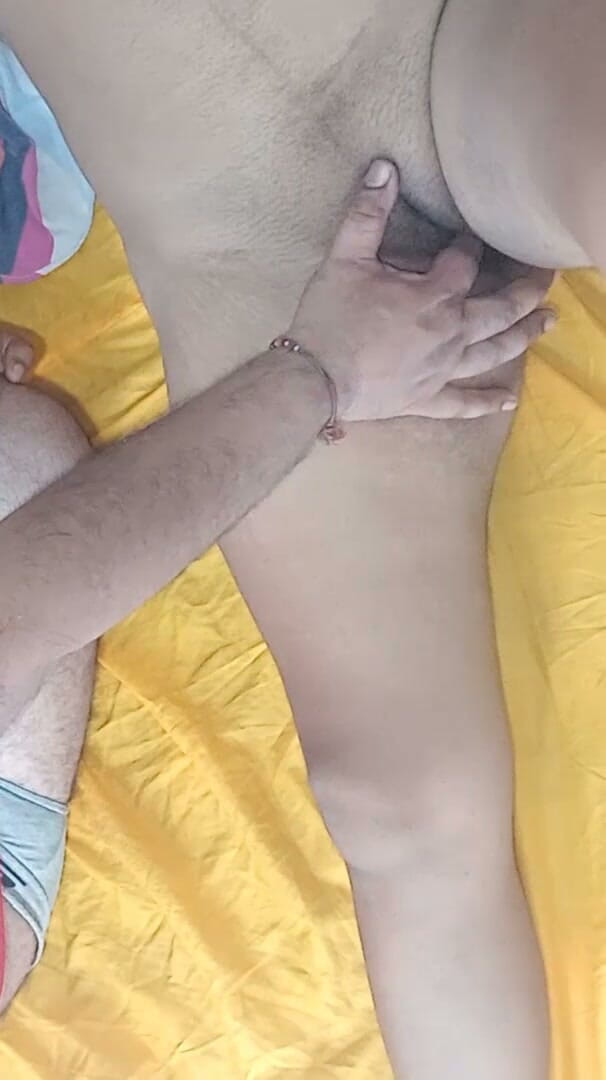 AnnielLo: Hot Babe Gets Fingered Until She Squirted Hard