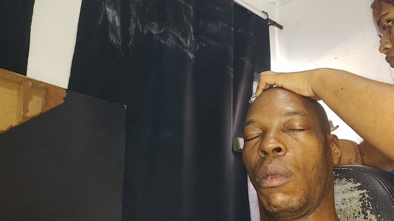 PABLO N3GROBAR: Kolumbianischer Haarschnitt x titten-n-arsch