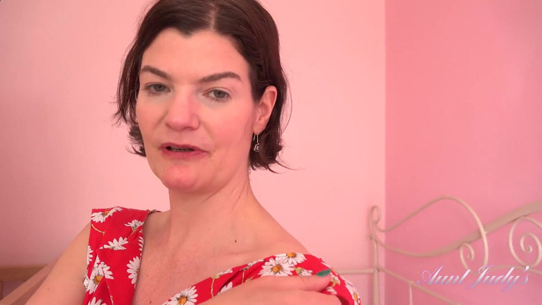 Aunt Judy's: 44yo milf Jenny playing with clit