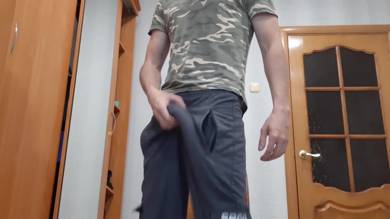 AlexRusFun: Pria sange Rusia kencing dan ngocok kontolnya