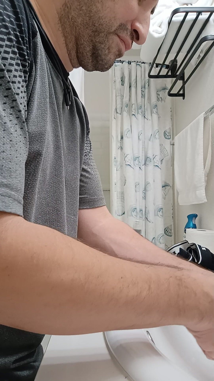 Brandon Lee: Dildo, sospensore e anello sul cazzo