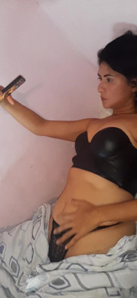 Vanessinha Menunjuk-nunjuk Dan Sangat Teruja Dengan Ruopa Hitam Kegemarannya