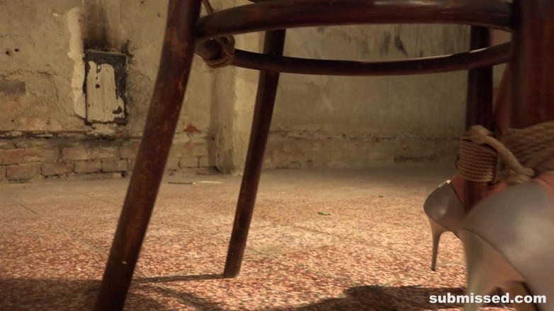 Submissed: Angel Diamonds Cleavegagged yang diikat kerusi