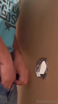 Gloryhole, Abspritzen von großem schwanz für sixxbig