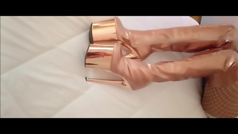 LauraOnHeels: घुटने और टखने के जूते में milf(चोदने लायक मम्मी) का संकलन