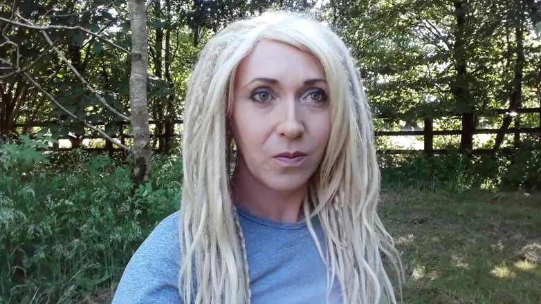The Midnight Minx: Travesti yürüyüşü